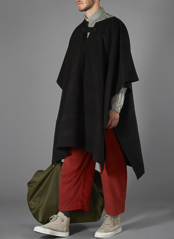 PULLOVER NOMAD PONCHO IN BLACK