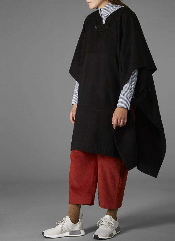 PULLOVER NOMAD PONCHO IN BLACK