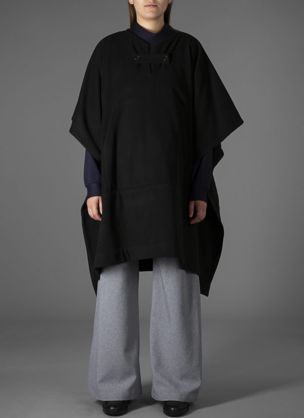 PULLOVER NOMAD PONCHO IN BLACK - Image 2