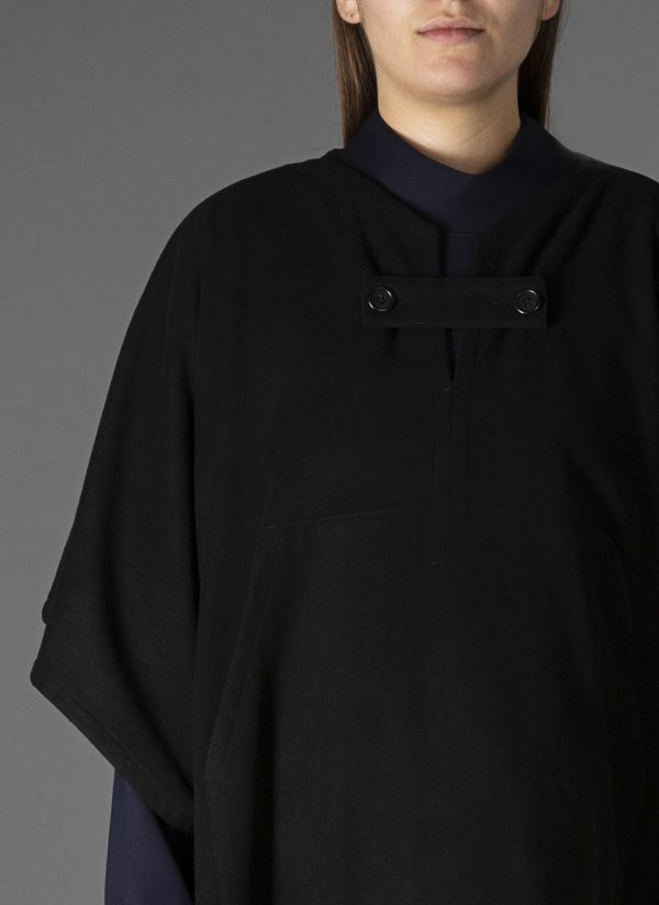 PULLOVER NOMAD PONCHO IN BLACK - Image 3