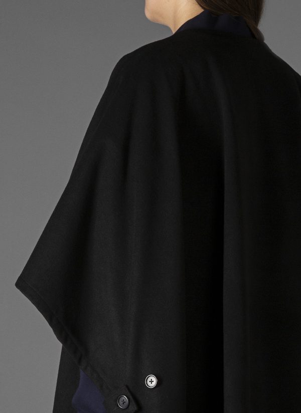 PULLOVER NOMAD PONCHO IN BLACK - Image 8