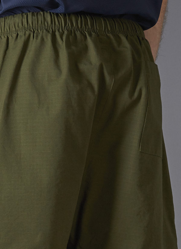 BAGGY CRUISER SHORT IN ARMY GREEN - Image 4