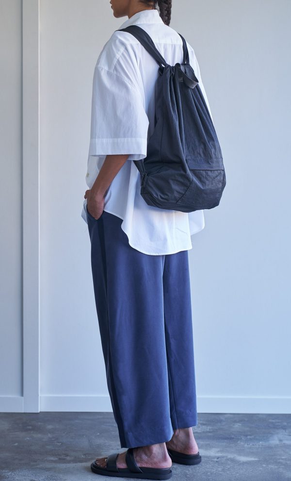 MANIFOLD CARRY BAG IN CHARCOAL - Image 3
