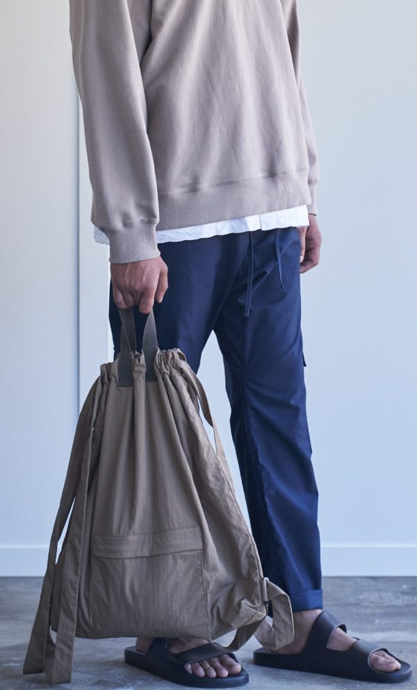 MANIFOLD CARRY BAG IN DARK KHAKI - Image 3