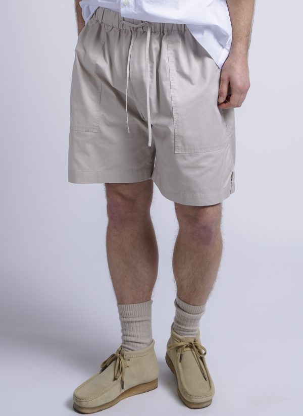 BAGGY CAMP SHORT IN STONE FINE TWILL