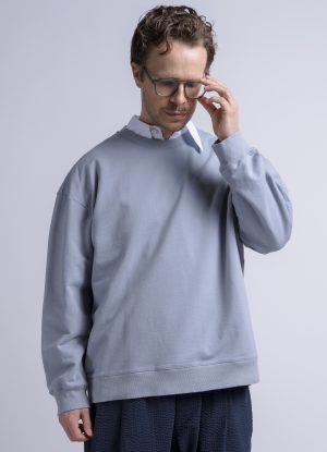 LOOSE CREW GUSSET SWEATSHIRT IN POWDER FRENCH TERRY