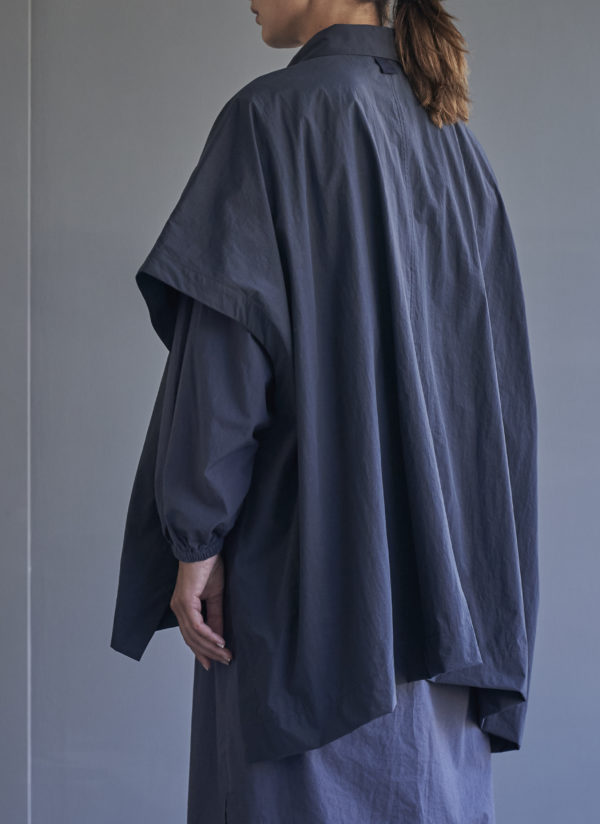 POPOVER PONCHO IN MIDNIGHT BLUE PARACHUTE NYLON - Image 4