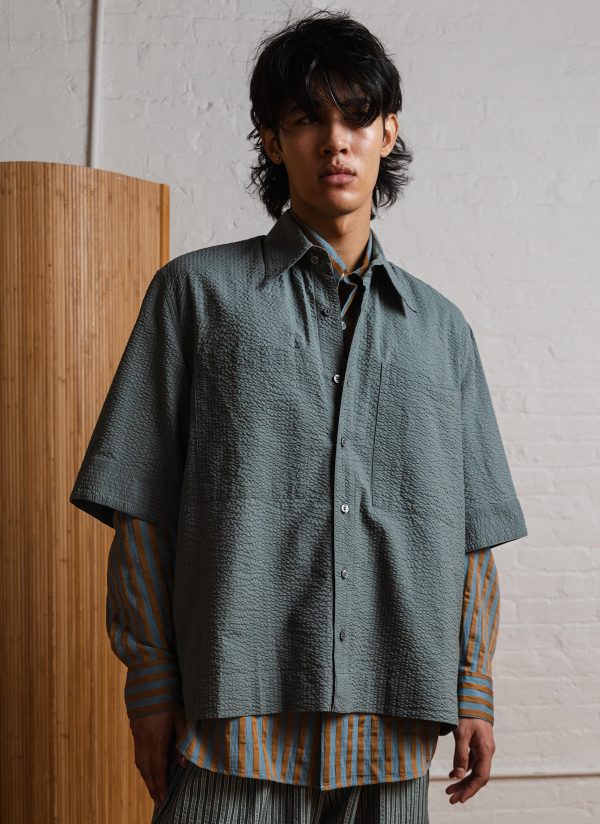 S/S MODERNIST SHIRT IN SAGE GREY SEERSUCKER CRINKLE - Image 4