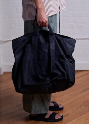 TRI POCKET SLOUCHY TOTE IN MIDNIGHT BLUE CRUSHED NYLON TWILL