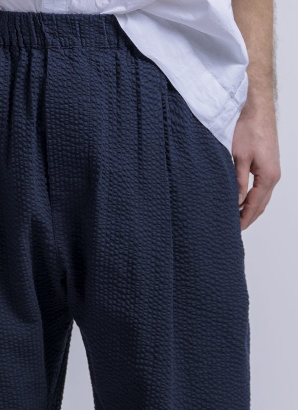 PLEATED CRUISER PANT IN MIDNIGHT BLUE SEERSUCKER CRINKLE - Image 3