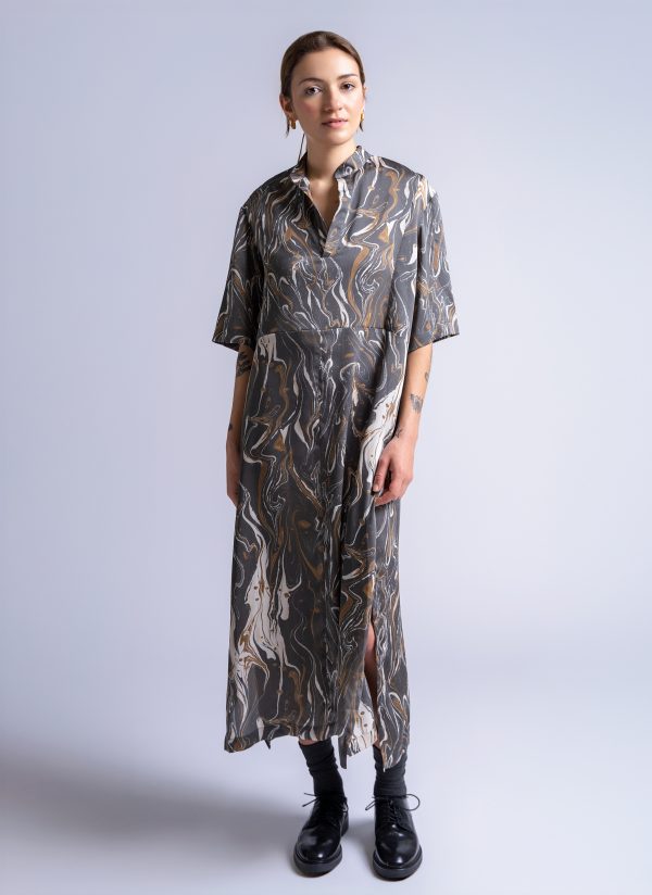 GALLERY DRESS IN CHARCOAL MARBLE PRINT