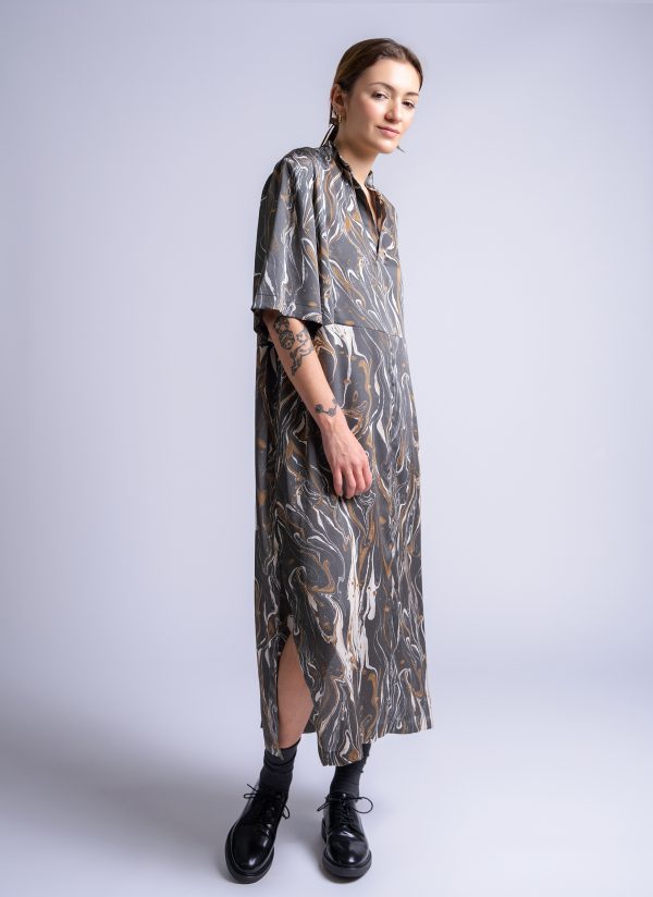 GALLERY DRESS IN CHARCOAL MARBLE PRINT - Image 2