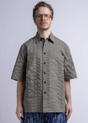 S/S BOX SHIRT IN SMOKY ASH MACRO LINE CRINKLE
