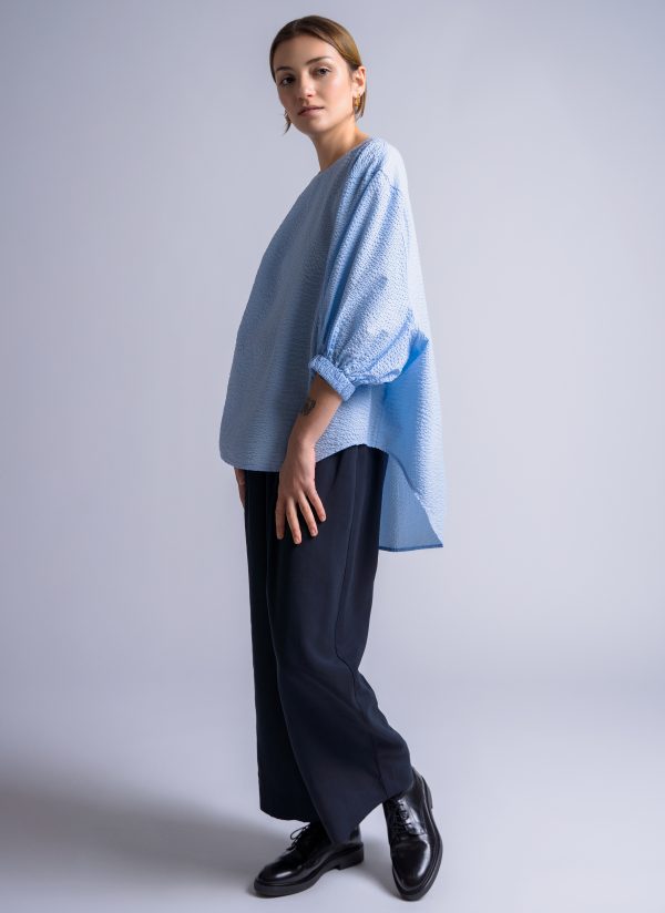 VIRAGO TOP IN SKY BLUE SEERSUCKER CRINKLE