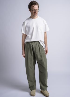 PLEATED CRUISER PANT IN ARMY GREEN WASHED POPLIN