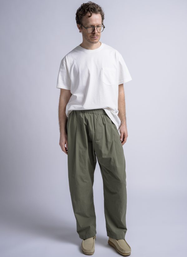 PLEATED CRUISER PANT IN ARMY GREEN WASHED POPLIN
