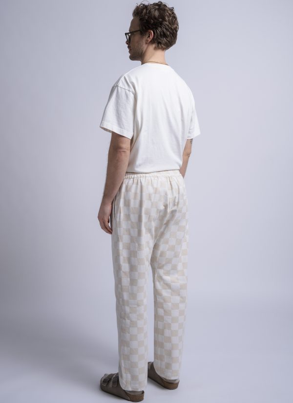 RELAXED GUSSET EASY PANT IN NATURAL & PARCHMENT CHECK TWILL - Image 4
