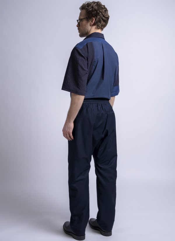 RELAXED GUSSET EASY PANT IN MIDNIGHT BLUE CREPE SATEEN - Image 4