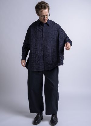 OVERSIZED IO SHIRT IN MIDNIGHT BLUE MACRO LINE CRINKLE
