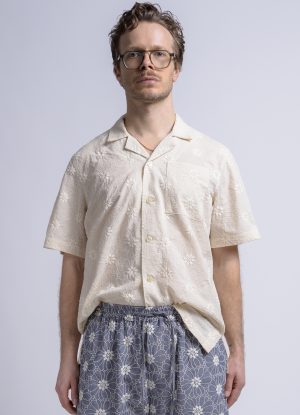 S/S PTO SHIRT IN NATURAL FLOWER DECO