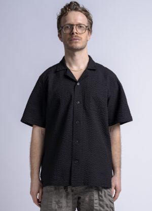 S/S PTO SHIRT IN BLACK SEERSUCKER CRINKLE
