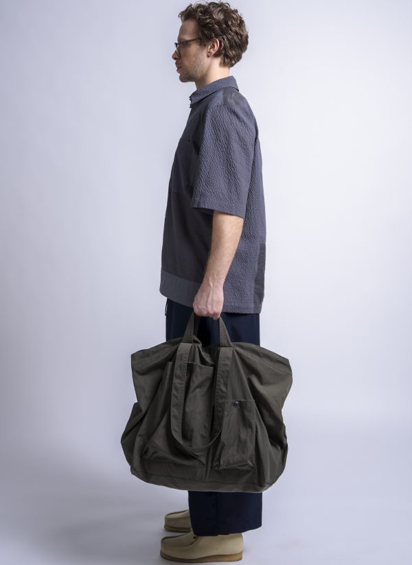TRI POCKET SLOUCHY TOTE IN ARMY GREEN NYLON TWILL