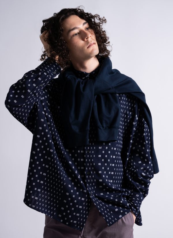 OVERSIZED IO SHIRT IN MIDNIGHT BLUE CHANNEL BLOCK - Image 2