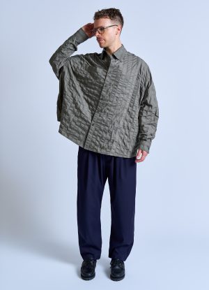 OVERSIZED IO SHIRT IN SMOKY ASH MACRO LINE CRINKLE
