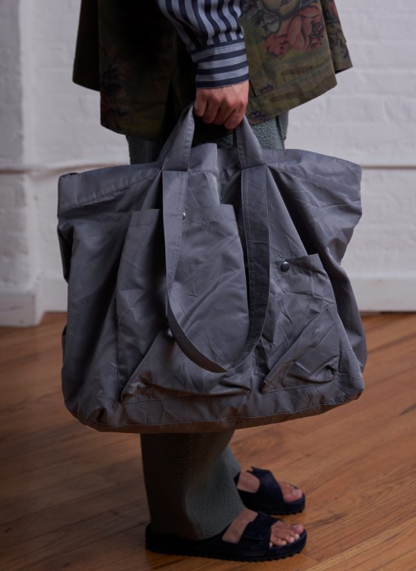 TRI POCKET SLOUCHY TOTE IN GREY SILVER CRUSHED NYLON TWILL - Image 2