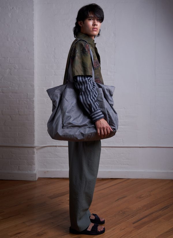 TRI POCKET SLOUCHY TOTE IN GREY SILVER CRUSHED NYLON TWILL