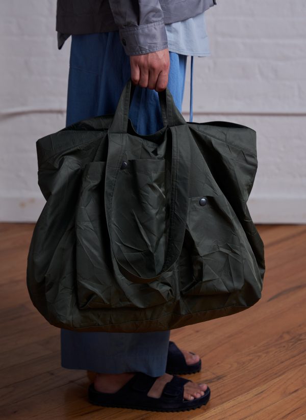 TRI POCKET SLOUCHY TOTE IN PEWTER GREEN CRUSHED NYLON TWILL - Image 3