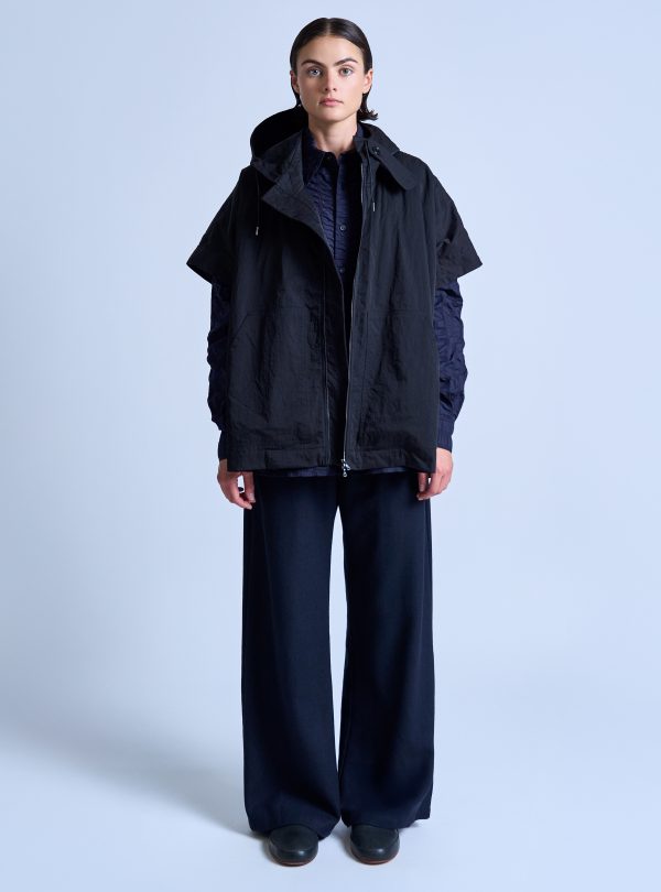 TRACKER PONCHO IN BLACK NYLON TWILL
