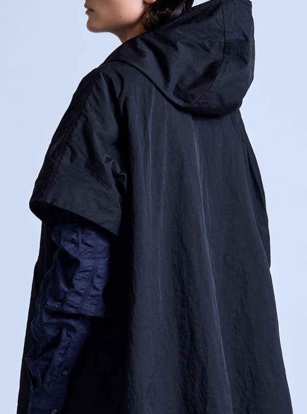 TRACKER PONCHO IN BLACK NYLON TWILL - Image 9