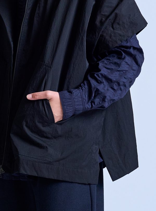 TRACKER PONCHO IN BLACK NYLON TWILL - Image 3