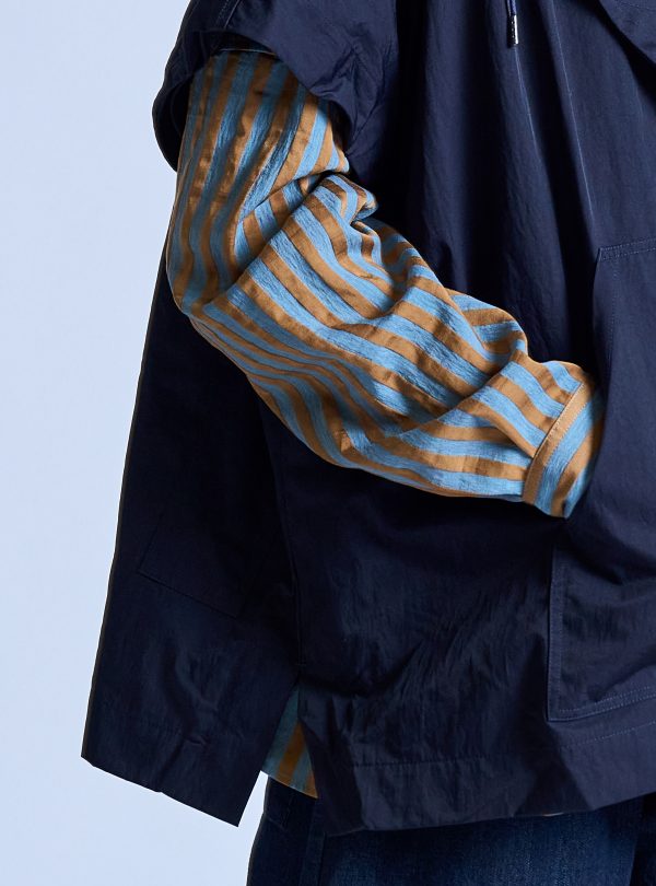 TRACKER PONCHO IN MIDNIGHT BLUE NYLON TWILL - Image 5